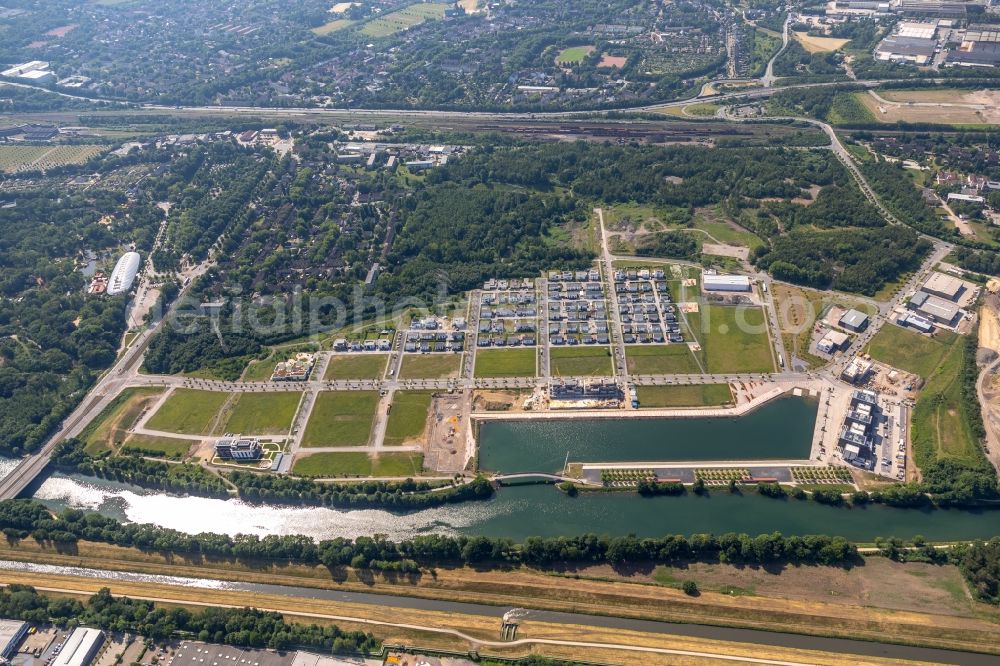 Aerial photograph Gelsenkirchen - Site development area of the former Zeche Graf Bismarck / remodeling to new construction with residential neighborhoods on the Rhine-Herne Canal in Gelsenkirchen in North Rhine-Westphalia NRW