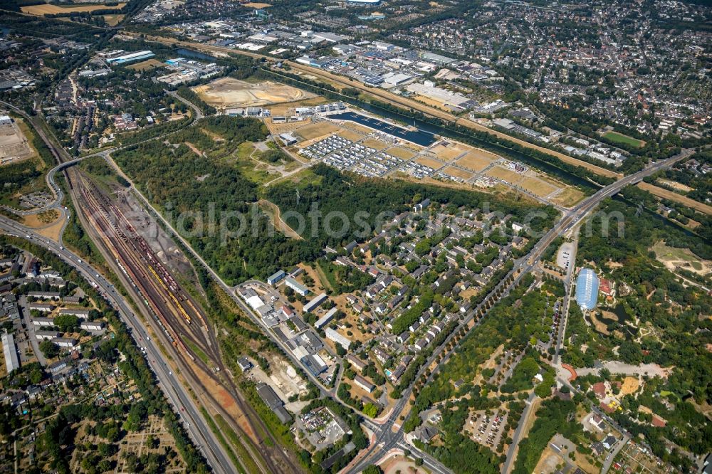 Aerial image Gelsenkirchen - Site development area of the former Zeche Graf Bismarck / remodeling to new construction with residential neighborhoods on the Rhine-Herne Canal in Gelsenkirchen in North Rhine-Westphalia NRW