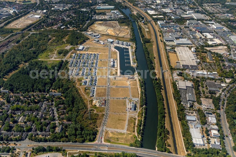 Aerial photograph Gelsenkirchen - Site development area of the former Zeche Graf Bismarck / remodeling to new construction with residential neighborhoods on the Rhine-Herne Canal in Gelsenkirchen in North Rhine-Westphalia NRW