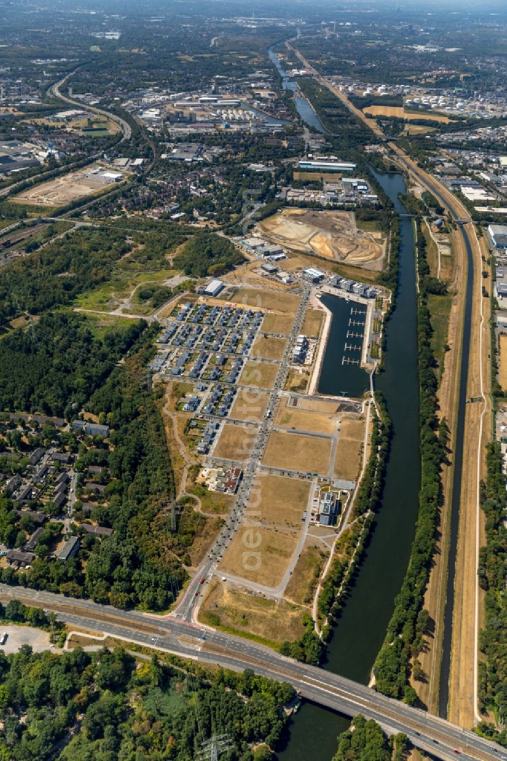 Gelsenkirchen from above - Site development area of the former Zeche Graf Bismarck / remodeling to new construction with residential neighborhoods on the Rhine-Herne Canal in Gelsenkirchen in North Rhine-Westphalia NRW