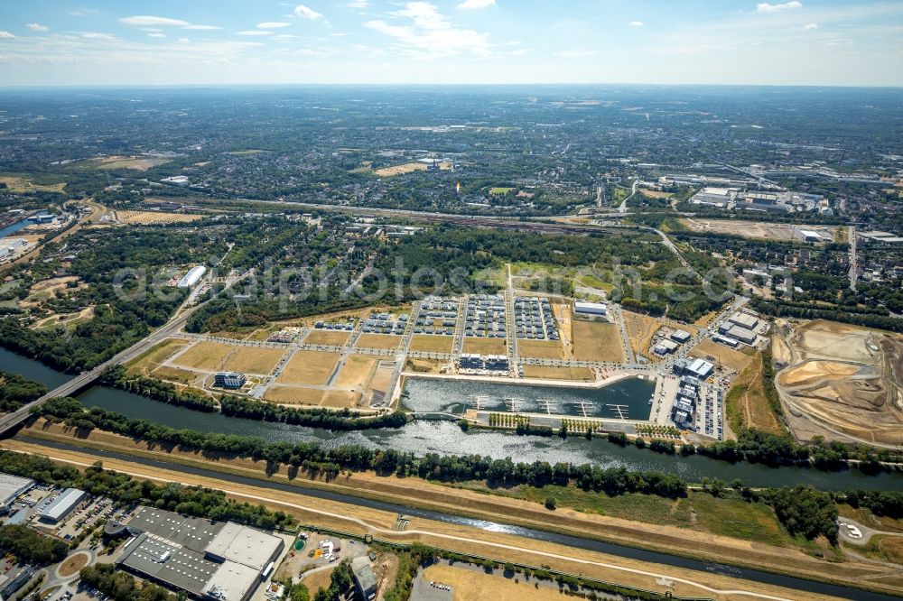 Gelsenkirchen from the bird's eye view: Site development area of the former Zeche Graf Bismarck / remodeling to new construction with residential neighborhoods on the Rhine-Herne Canal in Gelsenkirchen in North Rhine-Westphalia NRW