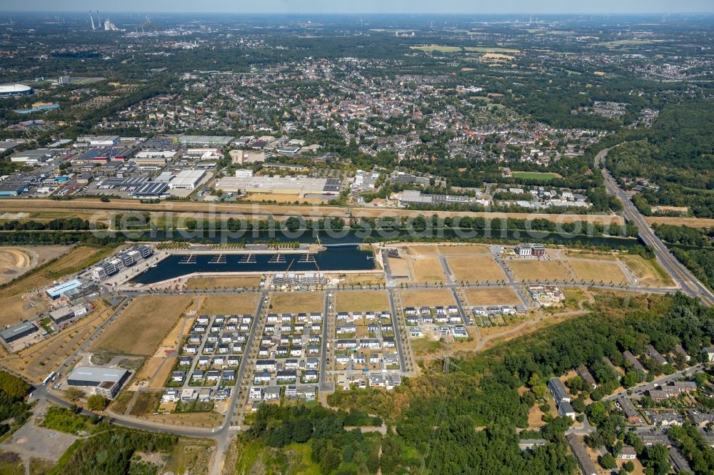 Gelsenkirchen from the bird's eye view: Site development area of the former Zeche Graf Bismarck / remodeling to new construction with residential neighborhoods on the Rhine-Herne Canal in Gelsenkirchen in North Rhine-Westphalia NRW