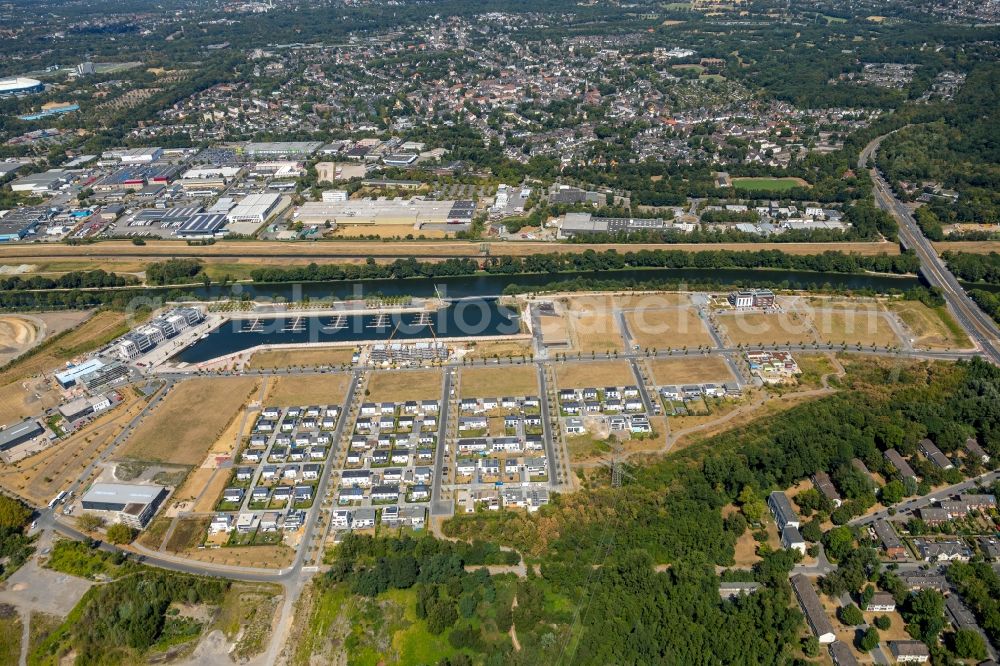 Aerial photograph Gelsenkirchen - Site development area of the former Zeche Graf Bismarck / remodeling to new construction with residential neighborhoods on the Rhine-Herne Canal in Gelsenkirchen in North Rhine-Westphalia NRW