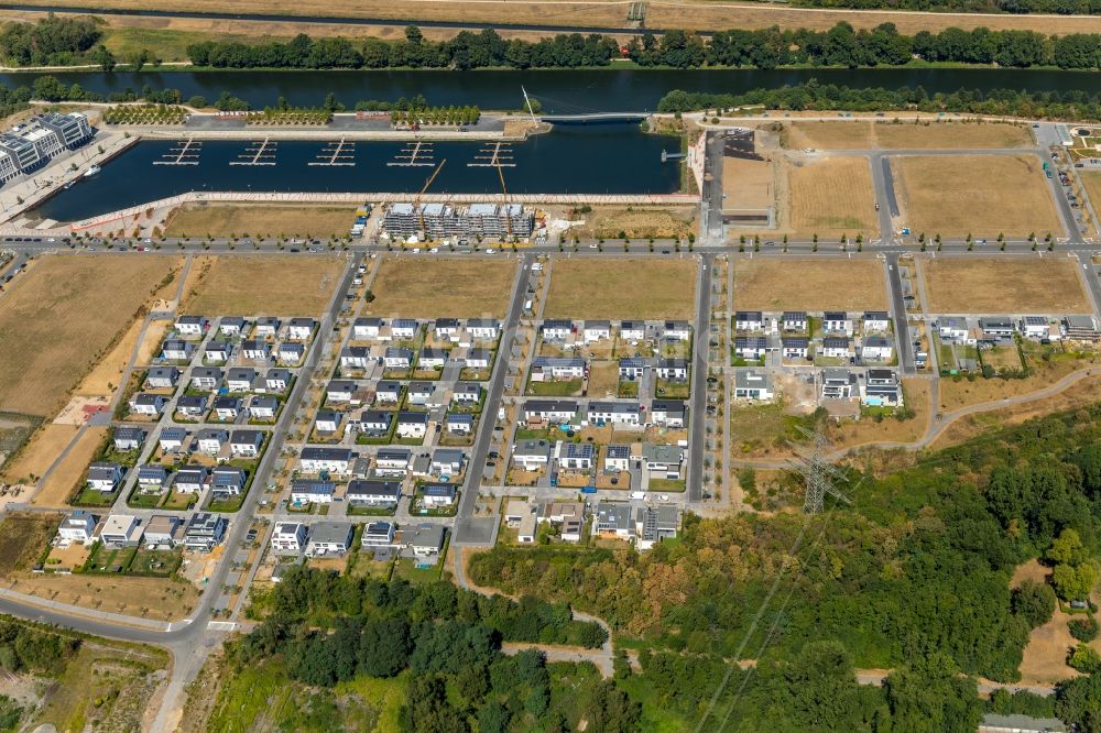 Gelsenkirchen from above - Site development area of the former Zeche Graf Bismarck / remodeling to new construction with residential neighborhoods on the Rhine-Herne Canal in Gelsenkirchen in North Rhine-Westphalia NRW