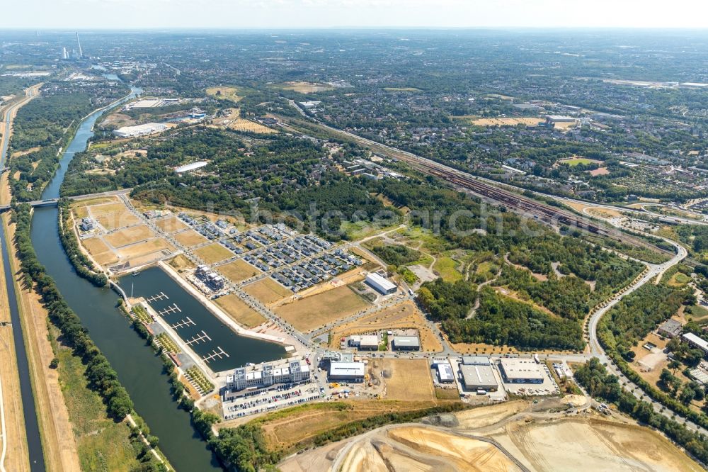 Aerial image Gelsenkirchen - Site development area of the former Zeche Graf Bismarck / remodeling to new construction with residential neighborhoods on the Rhine-Herne Canal in Gelsenkirchen in North Rhine-Westphalia NRW