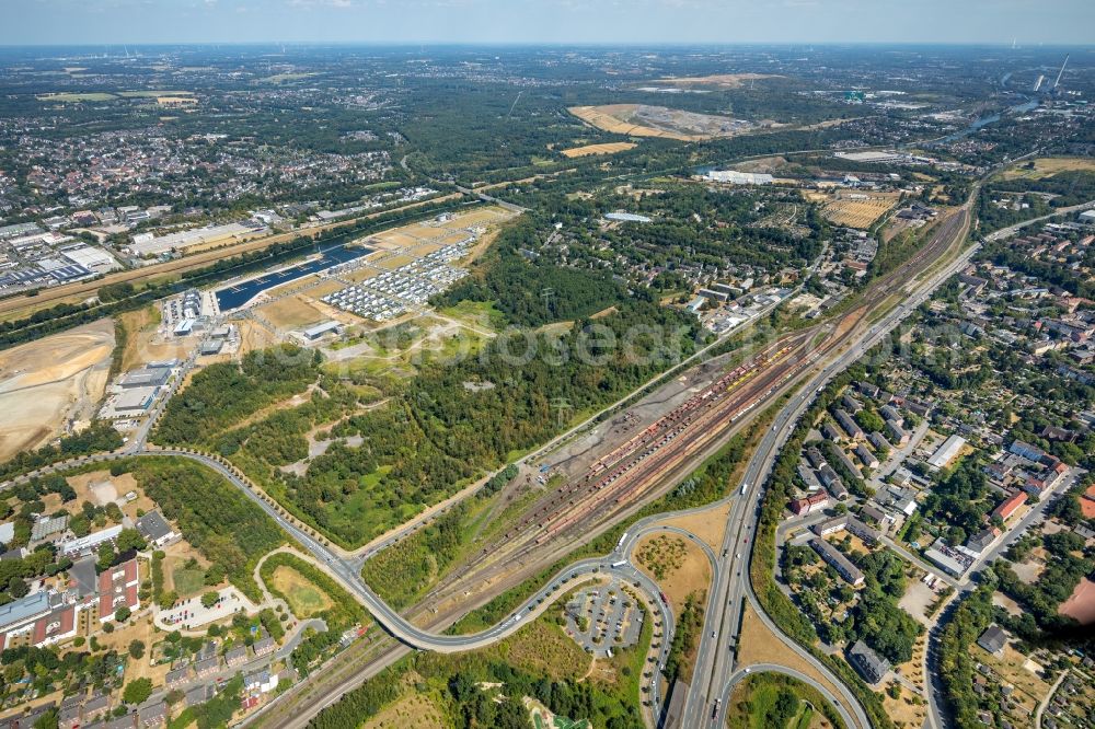 Gelsenkirchen from the bird's eye view: Site development area of the former Zeche Graf Bismarck / remodeling to new construction with residential neighborhoods on the Rhine-Herne Canal in Gelsenkirchen in North Rhine-Westphalia NRW