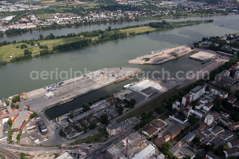 Mainz from the bird's eye view: Development area on grounds of the former customs and inland port on the banks of the River Main in Mainz in Rhineland-Palatinate