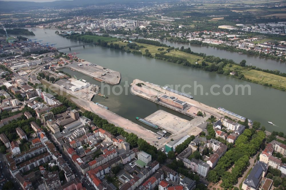 Mainz from the bird's eye view: Development area on grounds of the former customs and inland port on the banks of the River Main in Mainz in Rhineland-Palatinate