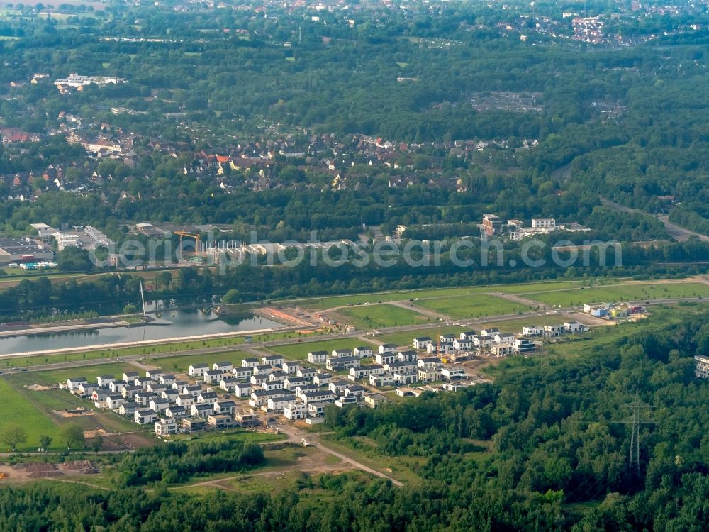 Gelsenkirchen from above - Development area of the Graf Bismarck Hafenviertel and Gartenviertel at the Rhein-Herne-Kanal in the district Bismarck in Gelsenkirchen in the state North Rhine-Westphalia