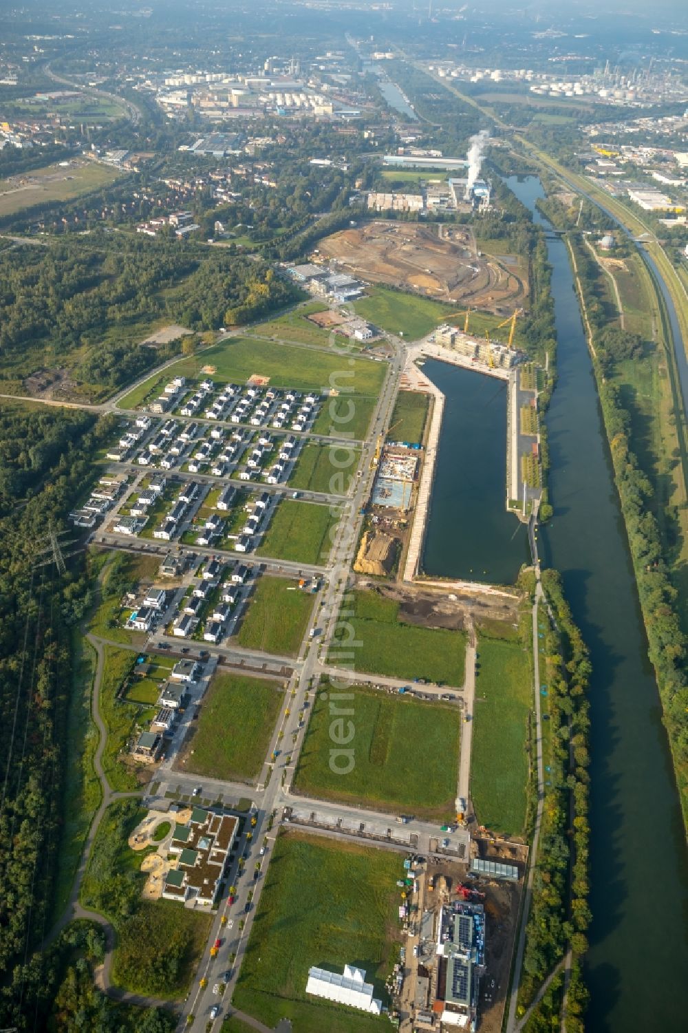 Gelsenkirchen from above - Development area of NRW.URBAN Service GmbH on the Graf Bismarck Hafenviertel at the Rhein-Herne-Kanal in the district Bismarck in Gelsenkirchen in the state North Rhine-Westphalia