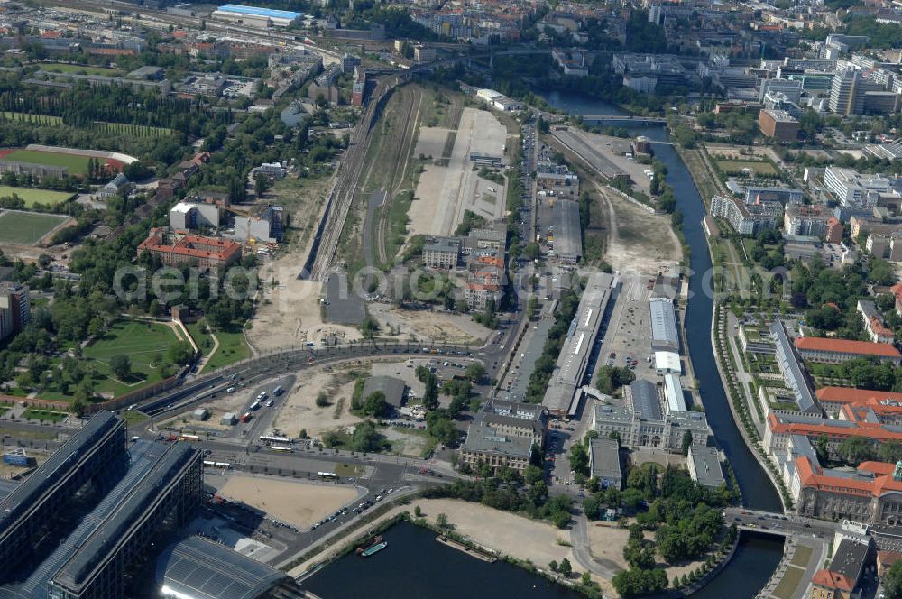 Berlin from above - Blick auf das Entwicklungsgebiet an der Heidestrasse im Bezirk Mitte / Wedding. Das etwa 40 ha umfassende Planungsgebiet liegt beiderseits der Heidestraße im Bezirk Wedding / Mitte von Berlin. Es gilt als eines der wichtigsten zentralen Entwicklungsgebiete der Stadt. Derzeit liegen weite Teile des Geländes brach oder sind mit Zwischennutzungen belegt. Vivico Real Estate GmbH