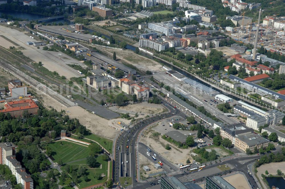 Berlin from the bird's eye view: Blick auf das Entwicklungsgebiet an der Heidestrasse im Bezirk Mitte / Wedding. Das etwa 40 ha umfassende Planungsgebiet liegt beiderseits der Heidestraße im Bezirk Wedding / Mitte von Berlin. Es gilt als eines der wichtigsten zentralen Entwicklungsgebiete der Stadt. Derzeit liegen weite Teile des Geländes brach oder sind mit Zwischennutzungen belegt. Vivico Real Estate GmbH