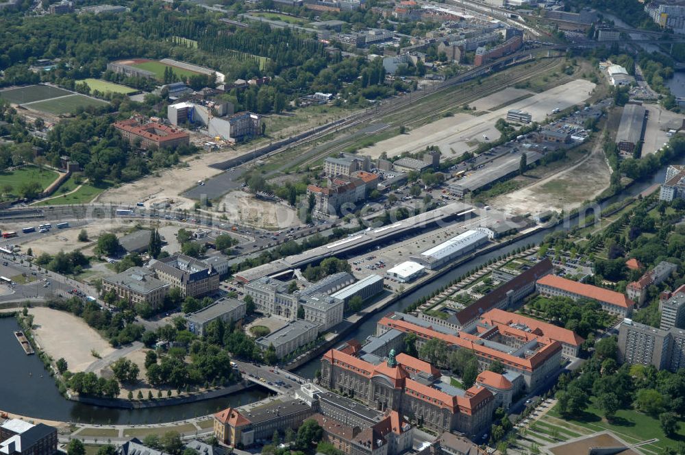 Berlin from the bird's eye view: Blick auf das Entwicklungsgebiet an der Heidestrasse im Bezirk Mitte / Wedding. Das etwa 40 ha umfassende Planungsgebiet liegt beiderseits der Heidestraße im Bezirk Wedding / Mitte von Berlin. Es gilt als eines der wichtigsten zentralen Entwicklungsgebiete der Stadt. Derzeit liegen weite Teile des Geländes brach oder sind mit Zwischennutzungen belegt. Vivico Real Estate GmbH