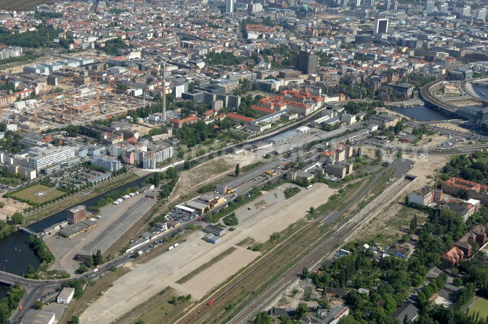 Berlin from the bird's eye view: Blick auf das Entwicklungsgebiet an der Heidestrasse im Bezirk Mitte / Wedding. Das etwa 40 ha umfassende Planungsgebiet liegt beiderseits der Heidestraße im Bezirk Wedding / Mitte von Berlin. Es gilt als eines der wichtigsten zentralen Entwicklungsgebiete der Stadt. Derzeit liegen weite Teile des Geländes brach oder sind mit Zwischennutzungen belegt. Vivico Real Estate GmbH