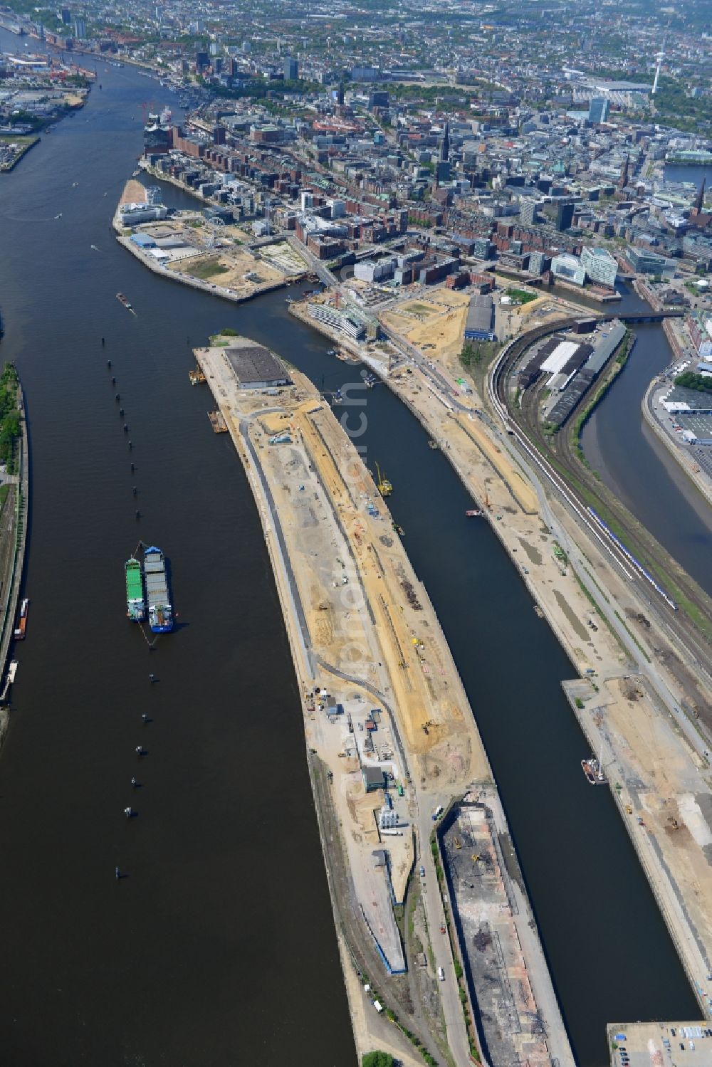 Hamburg from the bird's eye view: Development area of the industrial wasteland Baakenhafen on the Norderelbe at Baakenkai - Baakenstrasse - Versmannstrasse Kirchenpauerstrasse in the HafenCity district in Hamburg, Germany