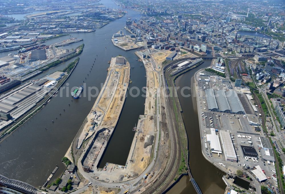 Aerial photograph Hamburg - Development area of the industrial wasteland Baakenhafen on the Norderelbe at Baakenkai - Baakenstrasse - Versmannstrasse Kirchenpauerstrasse in the HafenCity district in Hamburg, Germany