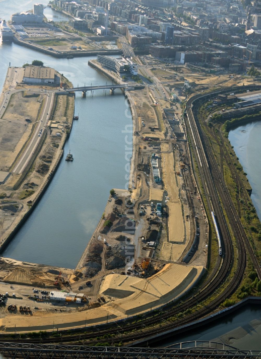 Aerial photograph Hamburg - Development area of the industrial wasteland Baakenhafen on the Norderelbe at Baakenkai - Baakenstrasse - Versmannstrasse Kirchenpauerstrasse in the HafenCity district in Hamburg, Germany