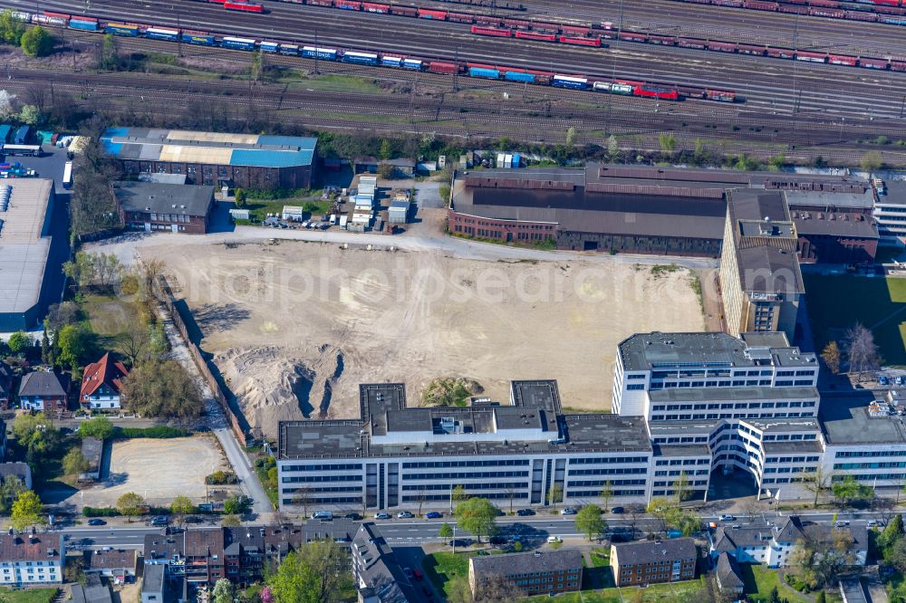 Oberhausen from the bird's eye view: Development area of industrial wasteland BABCOCK Fertigungszentrum GmbH on street Duisburger Strasse in Oberhausen in the state North Rhine-Westphalia, Germany