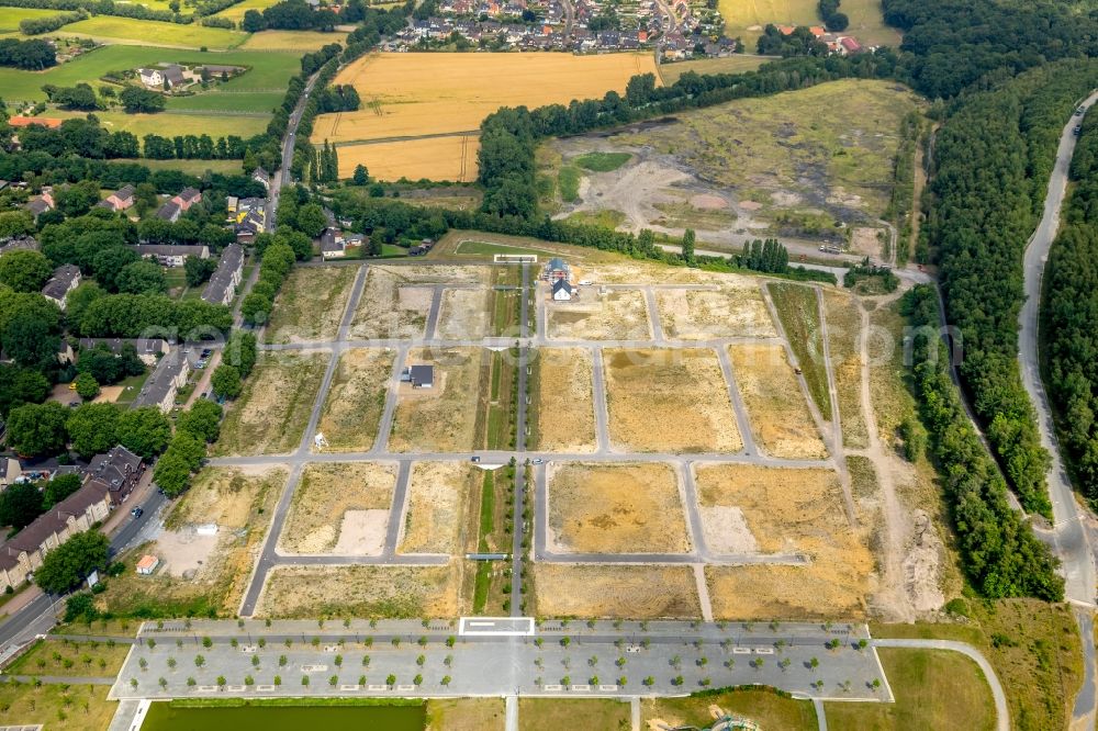 Hünxe from above - Development area of industrial wasteland bei of Zentralwerkstatt Zeche Lohberg in Huenxe in the state North Rhine-Westphalia, Germany