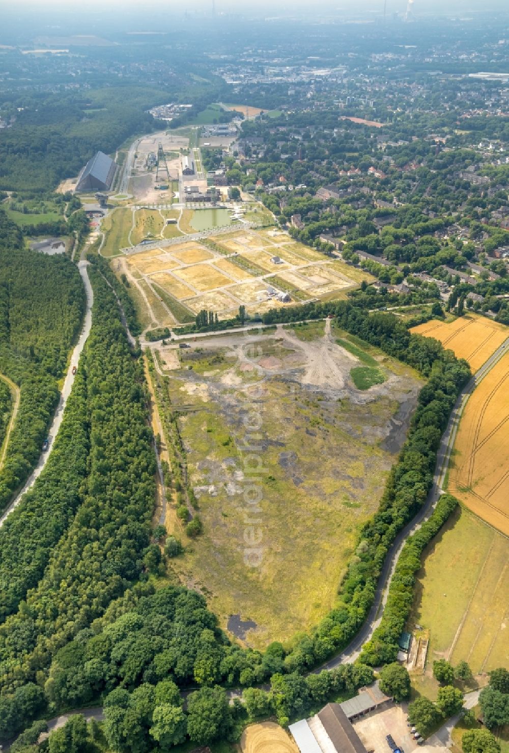 Hünxe from the bird's eye view: Development area of industrial wasteland bei of Zentralwerkstatt Zeche Lohberg in Huenxe in the state North Rhine-Westphalia, Germany