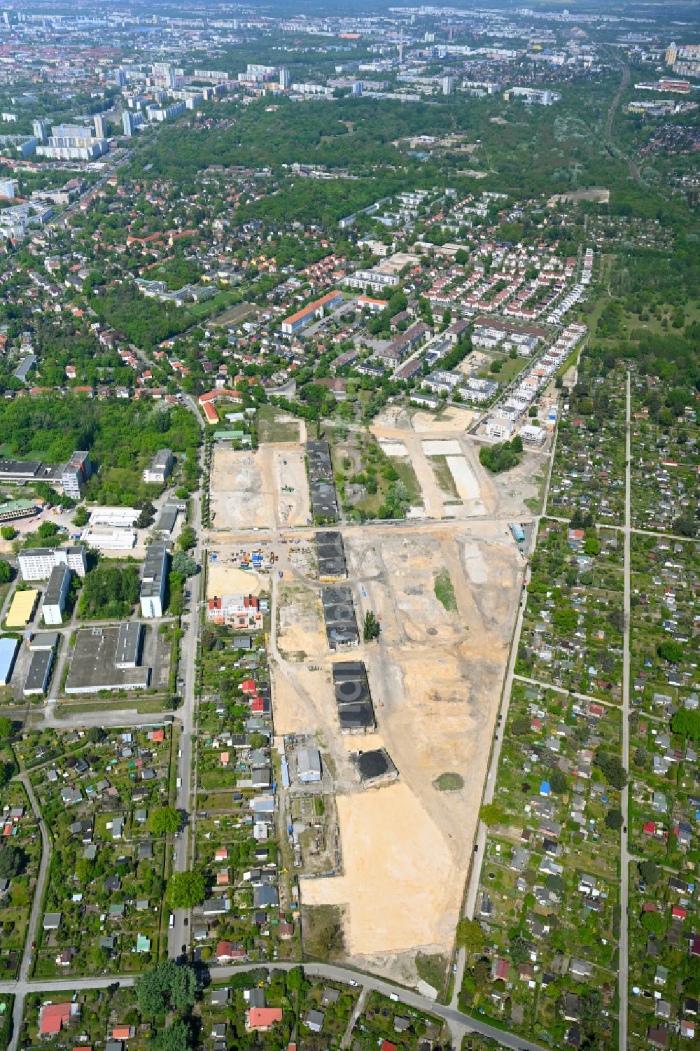 Aerial photograph Berlin - Development area of industrial wasteland Flugzeughallen Karlshorst on Biesenhorster Weg - Karlshorster Weg in the district Karlshorst in Berlin, Germany