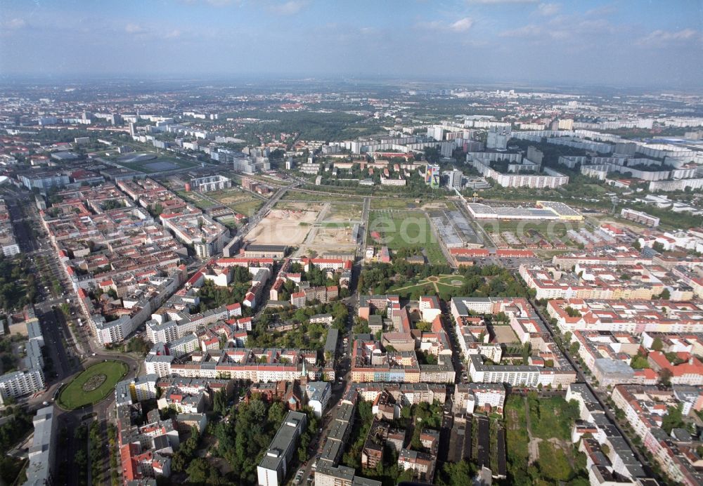 Aerial photograph Berlin - Development area of industrial wasteland Gelaende of Alten Schlachthof on Eldenaer Strasse - Thaerstrasse in the district Friedrichshain in Berlin, Germany