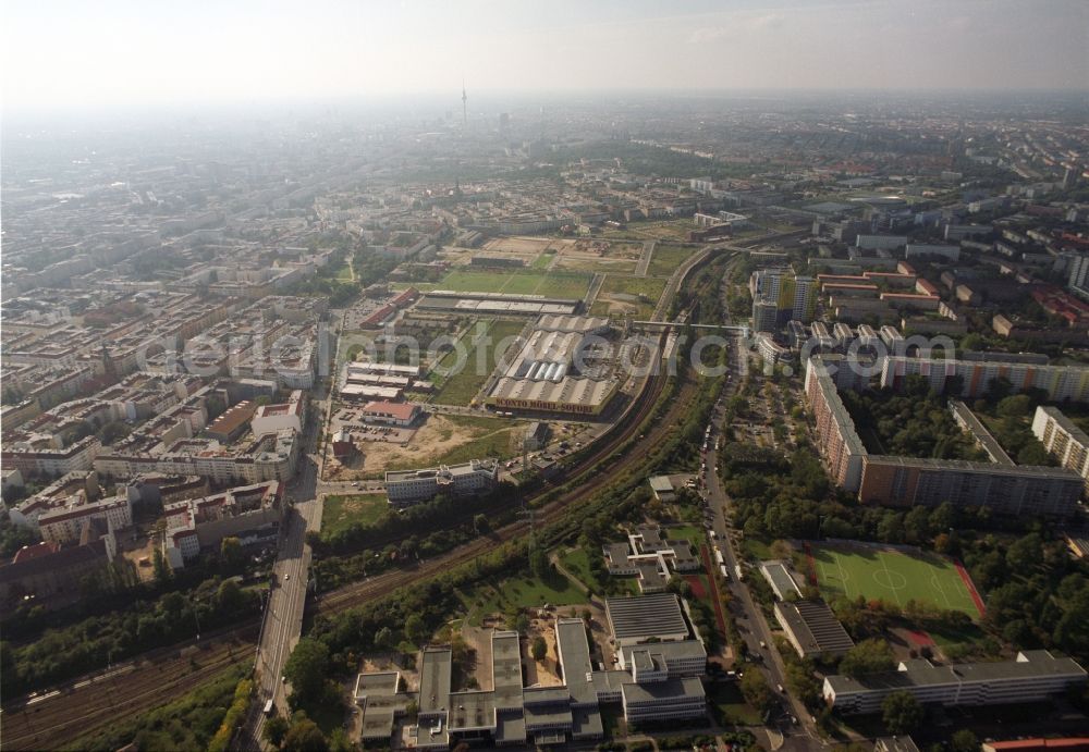 Berlin from above - Development area of industrial wasteland Gelaende of Alten Schlachthof on Eldenaer Strasse - Thaerstrasse in the district Friedrichshain in Berlin, Germany