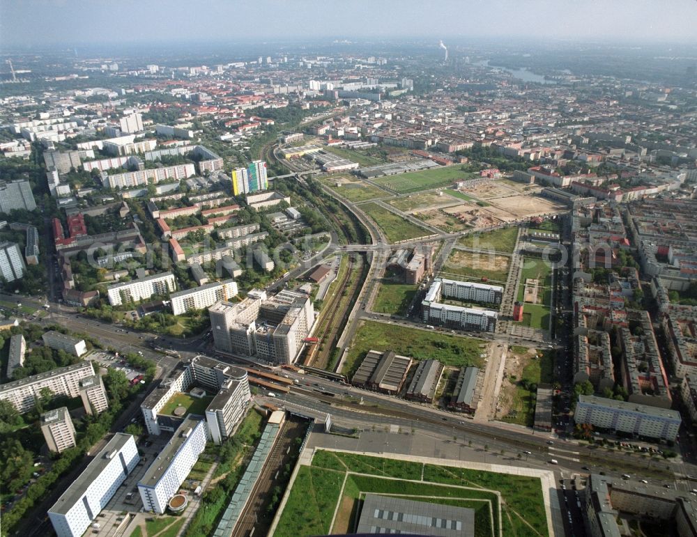 Aerial photograph Berlin - Development area of industrial wasteland Gelaende of Alten Schlachthof on Eldenaer Strasse - Thaerstrasse in the district Friedrichshain in Berlin, Germany