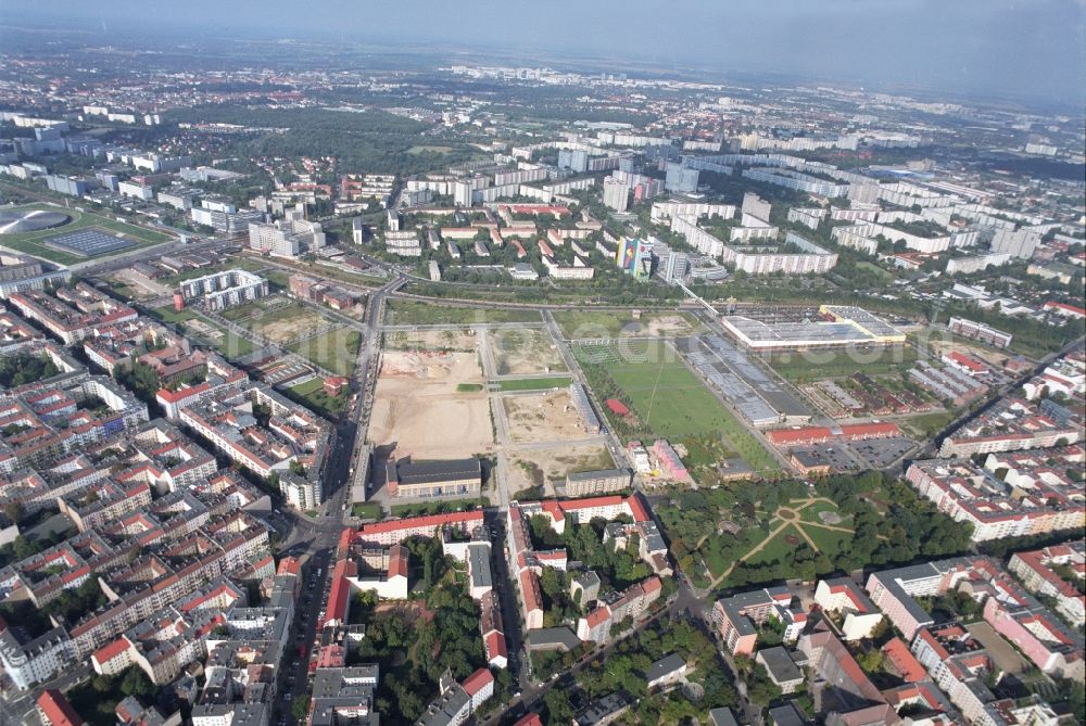 Berlin from above - Development area of industrial wasteland Gelaende of Alten Schlachthof on Eldenaer Strasse - Thaerstrasse in the district Friedrichshain in Berlin, Germany