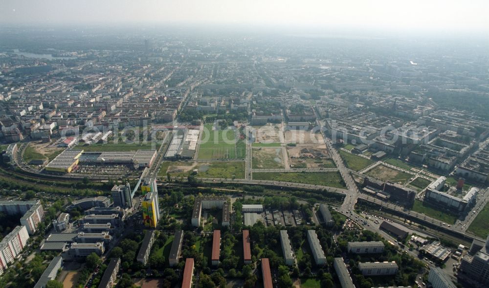 Aerial image Berlin - Development area of industrial wasteland Gelaende of Alten Schlachthof on Eldenaer Strasse - Thaerstrasse in the district Friedrichshain in Berlin, Germany