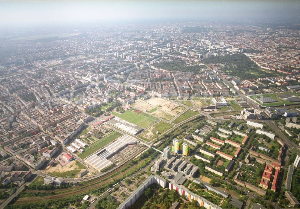 Berlin from above - Development area of industrial wasteland Gelaende of Alten Schlachthof on Eldenaer Strasse - Thaerstrasse in the district Friedrichshain in Berlin, Germany