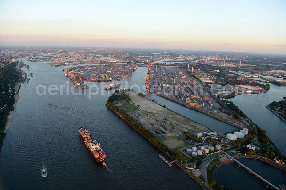 Hamburg from the bird's eye view: Development area of industrial wasteland on Petroleumhafen in Hamburg in Hamburg, Germany