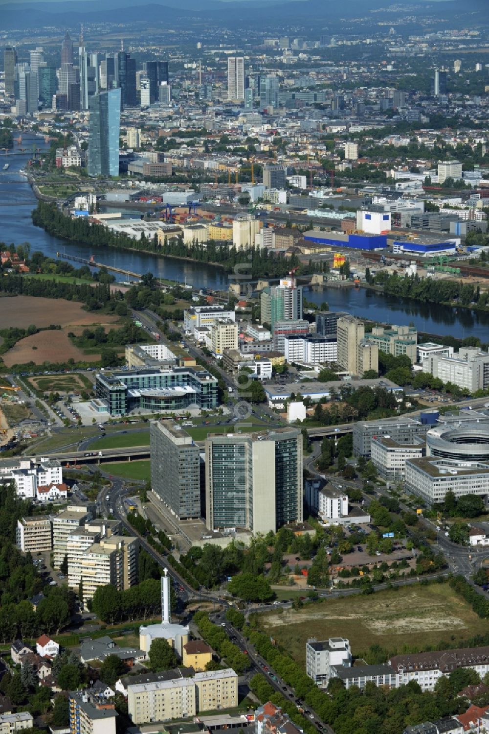 Offenbach am Main from above - Development area of industrial wasteland zum Stadtquartier Kaiserlei Quartier of CG - Group in Offenbach am Main in the state Hesse