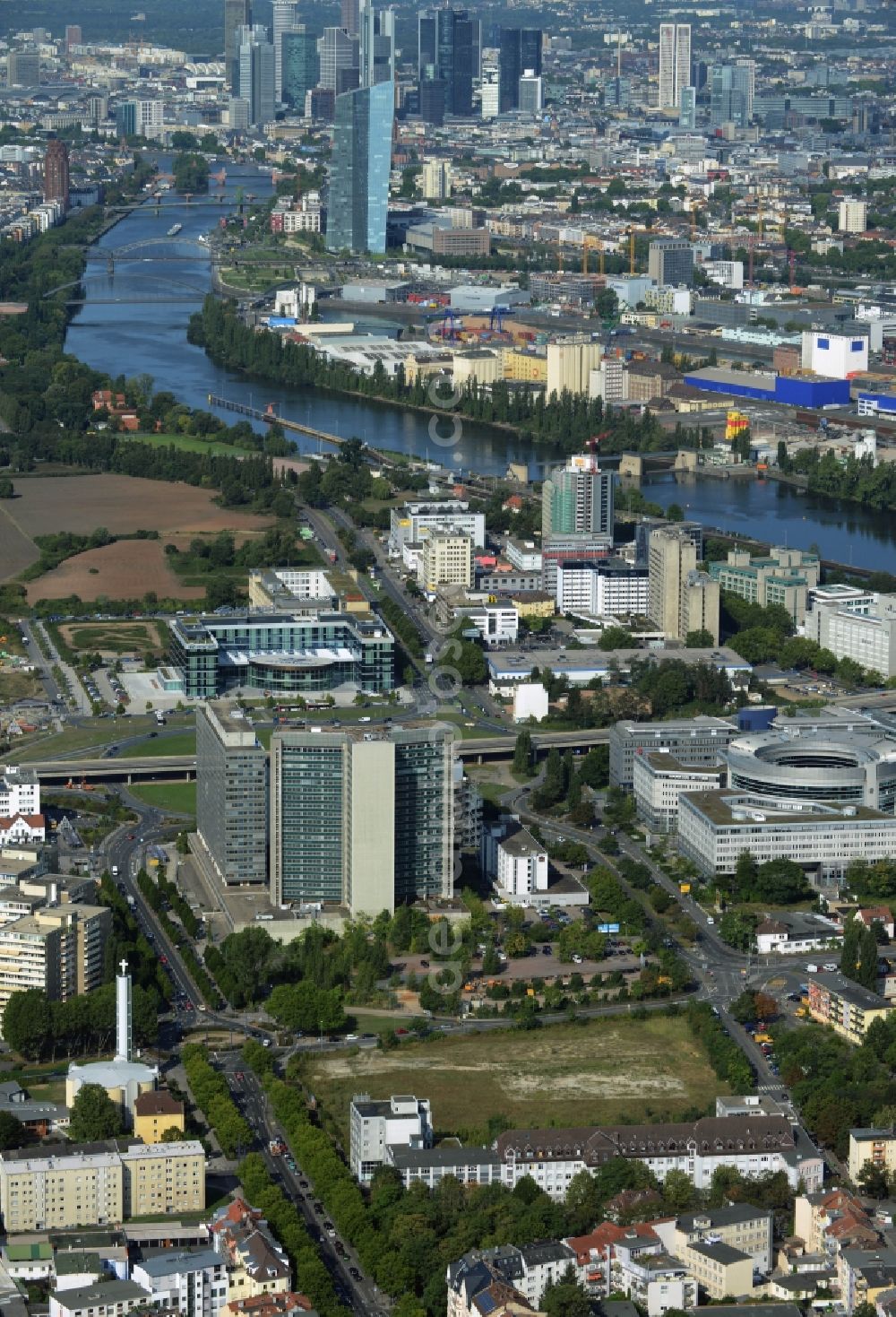 Offenbach am Main from the bird's eye view: Development area of industrial wasteland zum Stadtquartier Kaiserlei Quartier of CG - Group in Offenbach am Main in the state Hesse