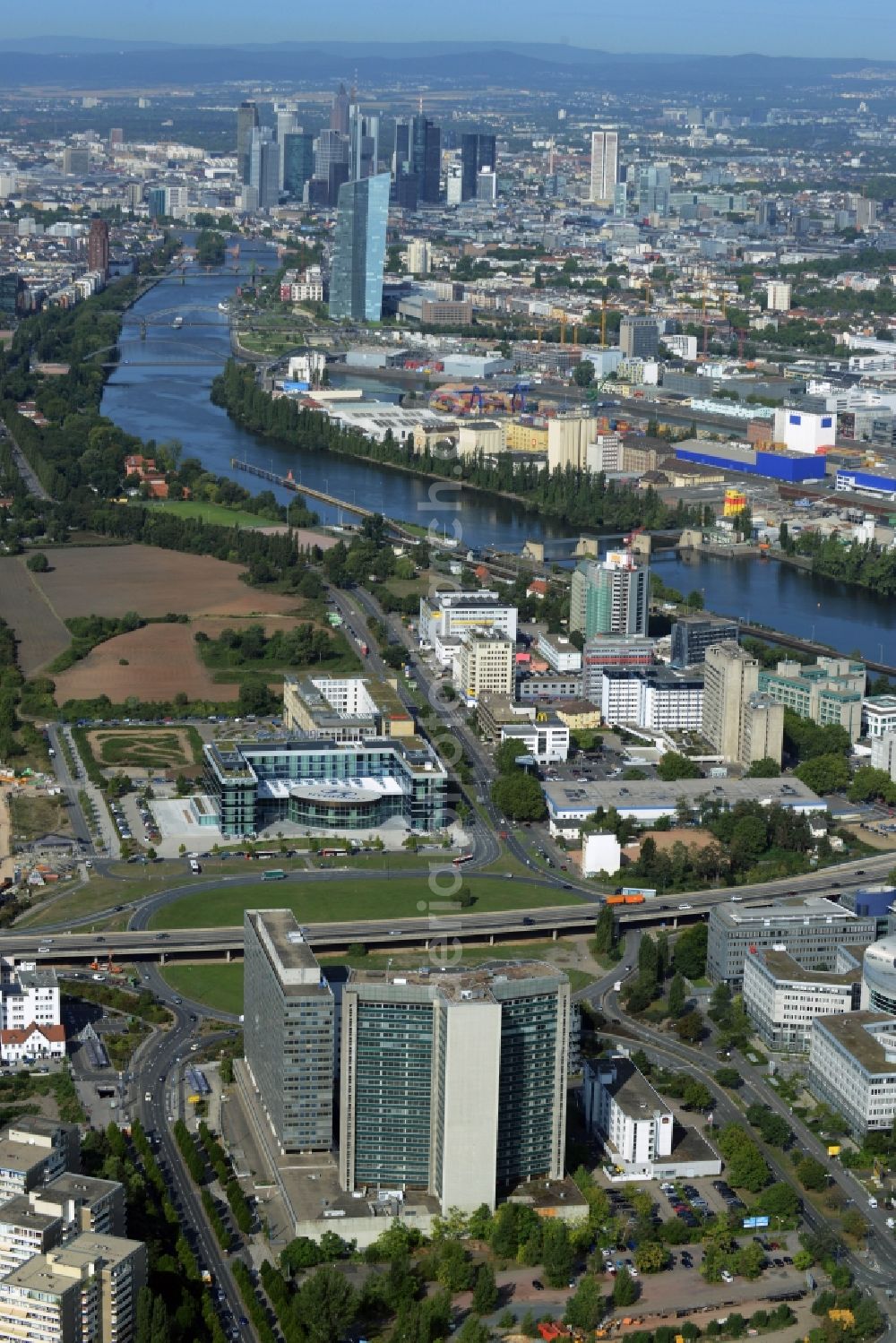 Aerial image Offenbach am Main - Development area of industrial wasteland zum Stadtquartier Kaiserlei Quartier of CG - Group in Offenbach am Main in the state Hesse