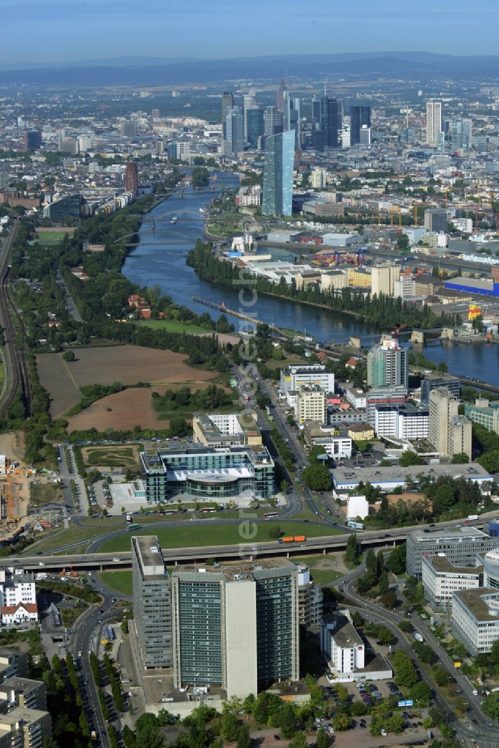 Aerial photograph Offenbach am Main - Development area of industrial wasteland zum Stadtquartier Kaiserlei Quartier of CG - Group in Offenbach am Main in the state Hesse