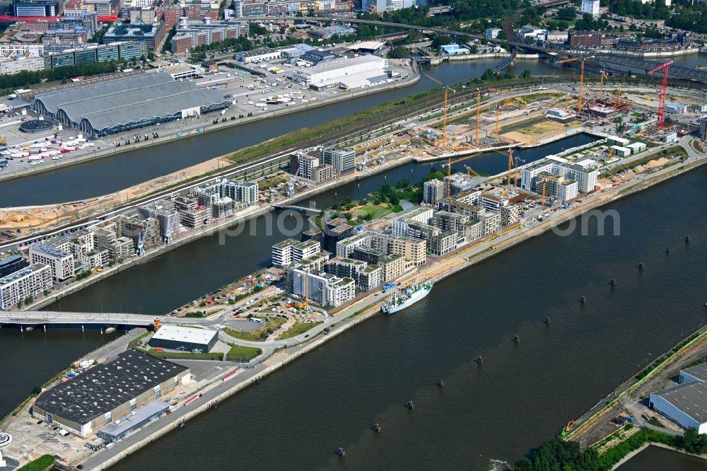 Aerial image Hamburg - Developing field of residential and commercial space along the Baakenallee and Versmannstrasse on Baakenhafen in the district HafenCity in Hamburg, Germany