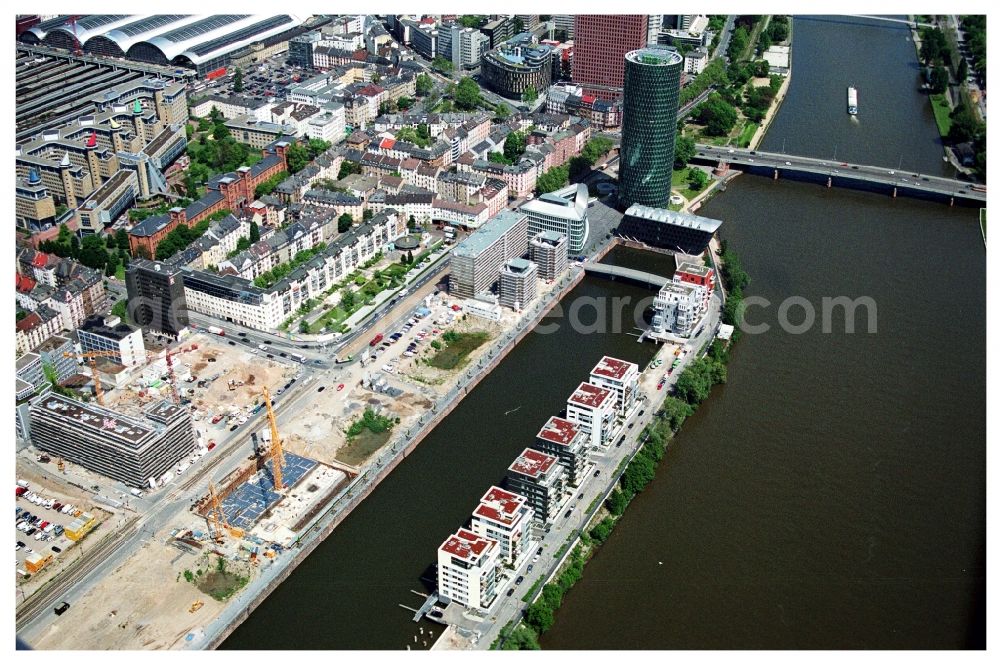 Frankfurt am Main from the bird's eye view: Developing field of residential and commercial space on Main river in the district Gutleutviertel in Frankfurt in the state Hesse