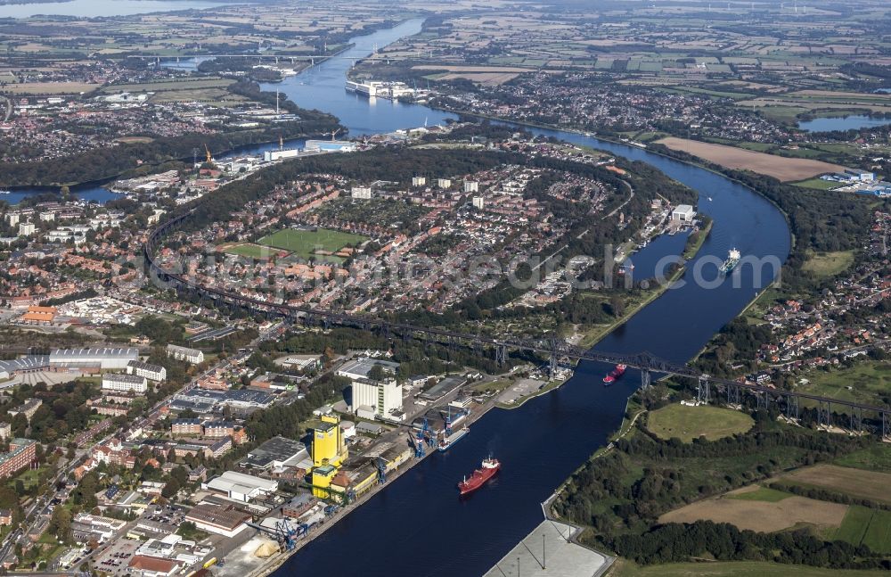 Rendsburg from the bird's eye view: Development area of the residential area surfaces and trade surfaces in the harbour of a circle in Rendsburg in the federal state Schleswig-Holstein