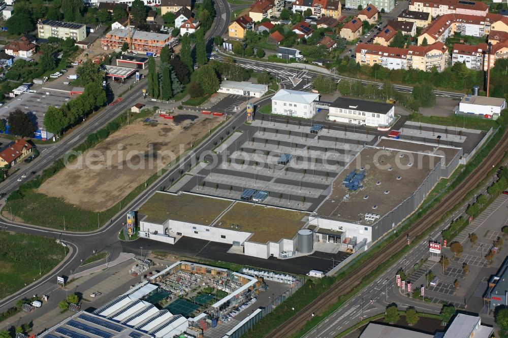 Bad Säckingen from the bird's eye view: Developing field of residential and commercial space and empty parking space at Sunday at Brennet Park in Bad Saeckingen in the state Baden-Wurttemberg, Germany