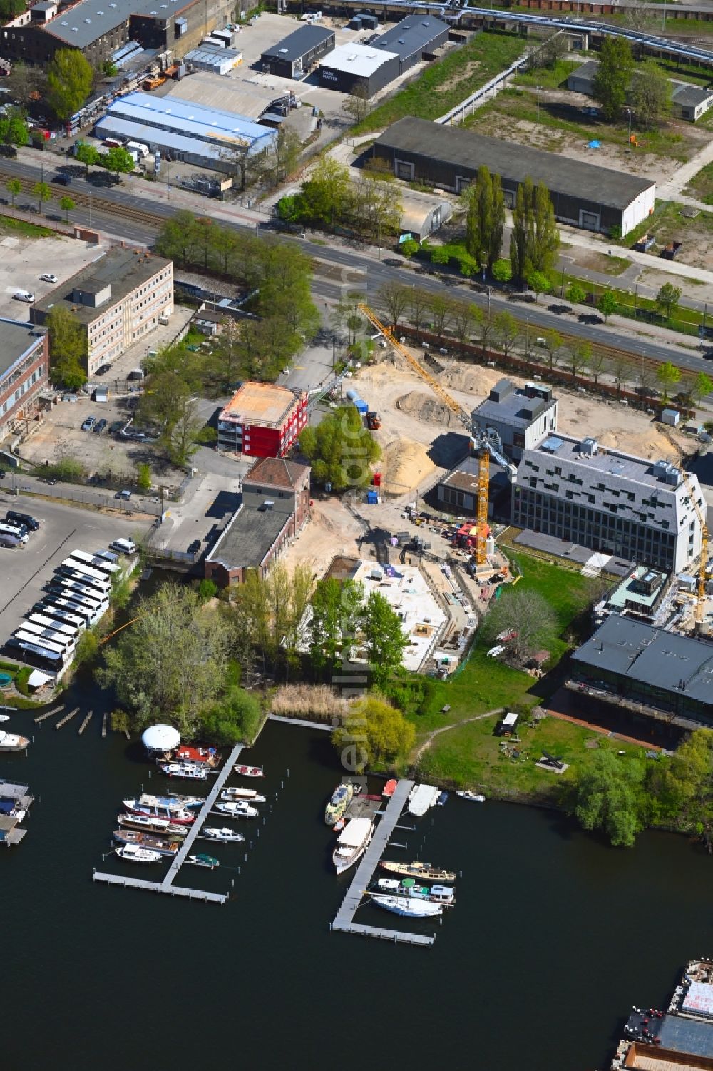 Aerial photograph Berlin - Developing field of residential and commercial space of Projekts Marina Marina Zur alten Flussbadeanstalt - Koepenicker Chaussee in the district Rummelsburg in Berlin, Germany