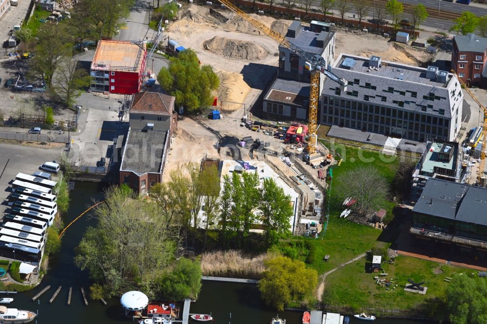 Aerial image Berlin - Developing field of residential and commercial space of Projekts Marina Marina Zur alten Flussbadeanstalt - Koepenicker Chaussee in the district Rummelsburg in Berlin, Germany