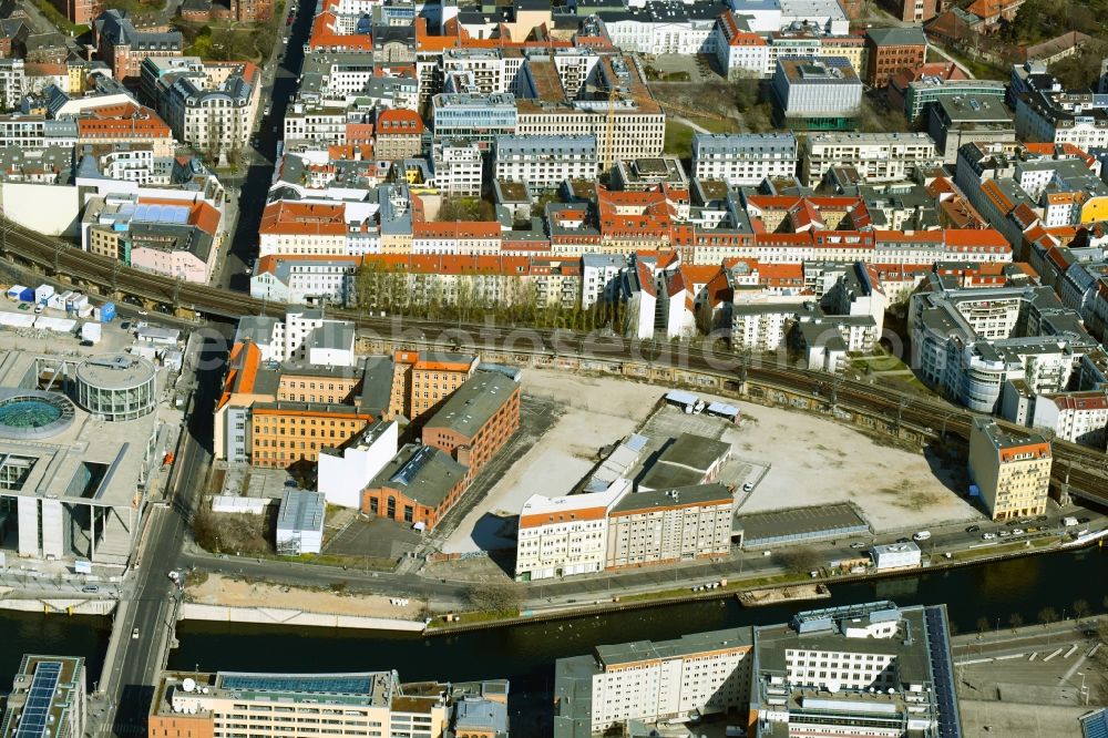 Aerial image Berlin - Developing field of residential and commercial space on Schiffbauerdamm on Spree river in the district Mitte in Berlin, Germany