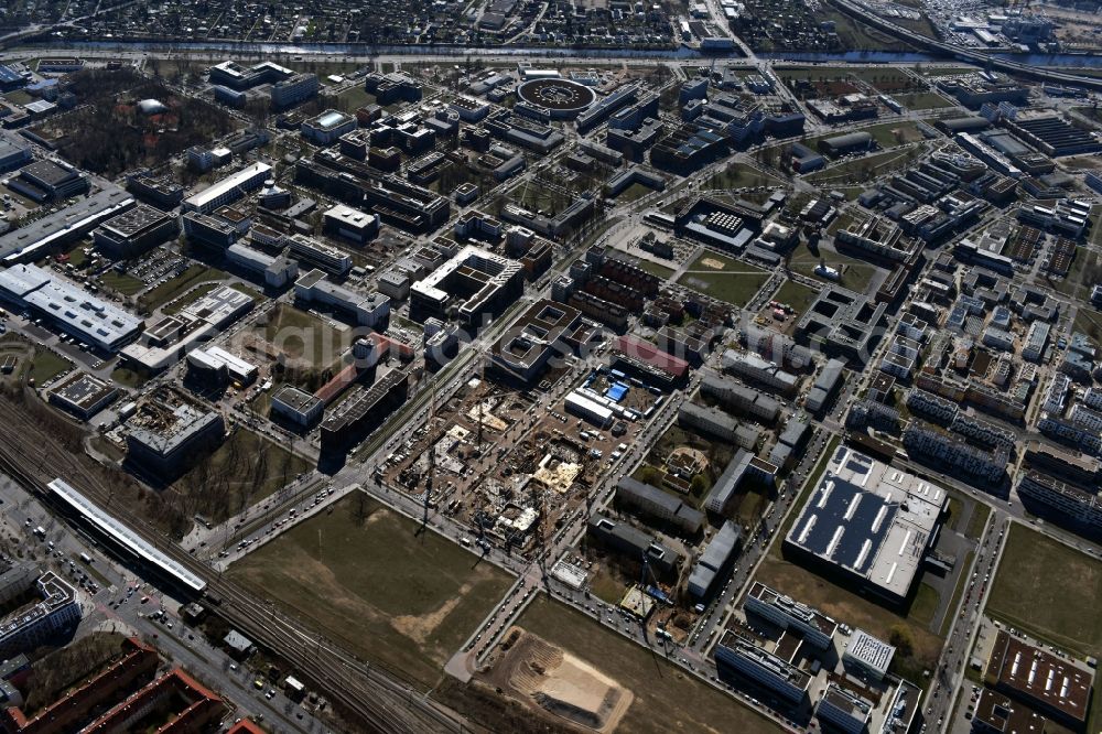 Berlin from the bird's eye view: Developing field of residential and commercial space on place Wissenschafts- and Technologiepark Adlershof WISTA in the district Johannisthal in Berlin