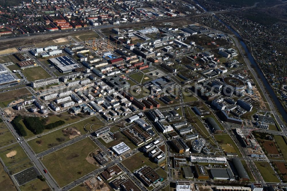 Berlin from the bird's eye view: Developing field of residential and commercial space on place Wissenschafts- and Technologiepark Adlershof WISTA in the district Johannisthal in Berlin