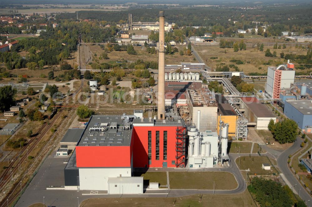 Aerial photograph Premnitz - Blick auf das Müllheizkraftwerk MHKW / Müllverbrennungsanlage neben dem erdgasbefeuertem Industriekraftwerk mit mehreren Dampf- und Wassernetzen der E.ON Energy from Waste Premnitz GmbH im Indsutriepark Premnitz. Kontakt: Dr. Herbert-Rein-Strasse 1, 14727 Premnitz, Tel. +49(0)3386 2433-70, Fax +49(0)3386 2433-52