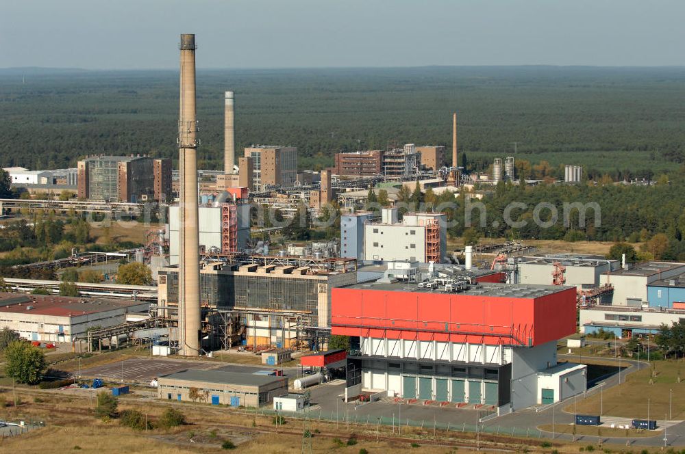 Aerial image Premnitz - Blick auf das Müllheizkraftwerk MHKW / Müllverbrennungsanlage neben dem erdgasbefeuertem Industriekraftwerk mit mehreren Dampf- und Wassernetzen der E.ON Energy from Waste Premnitz GmbH im Indsutriepark Premnitz. Kontakt: Dr. Herbert-Rein-Strasse 1, 14727 Premnitz, Tel. +49(0)3386 2433-70, Fax +49(0)3386 2433-52