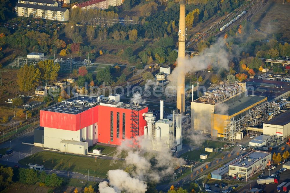 Aerial photograph Premnitz - Views of the energy plant WTE plant / incinerator next to the industrial power plant with several steam and water distribution networks of the E.ON Energy from Waste Premnitz GmbH in the industrial park Premnitz