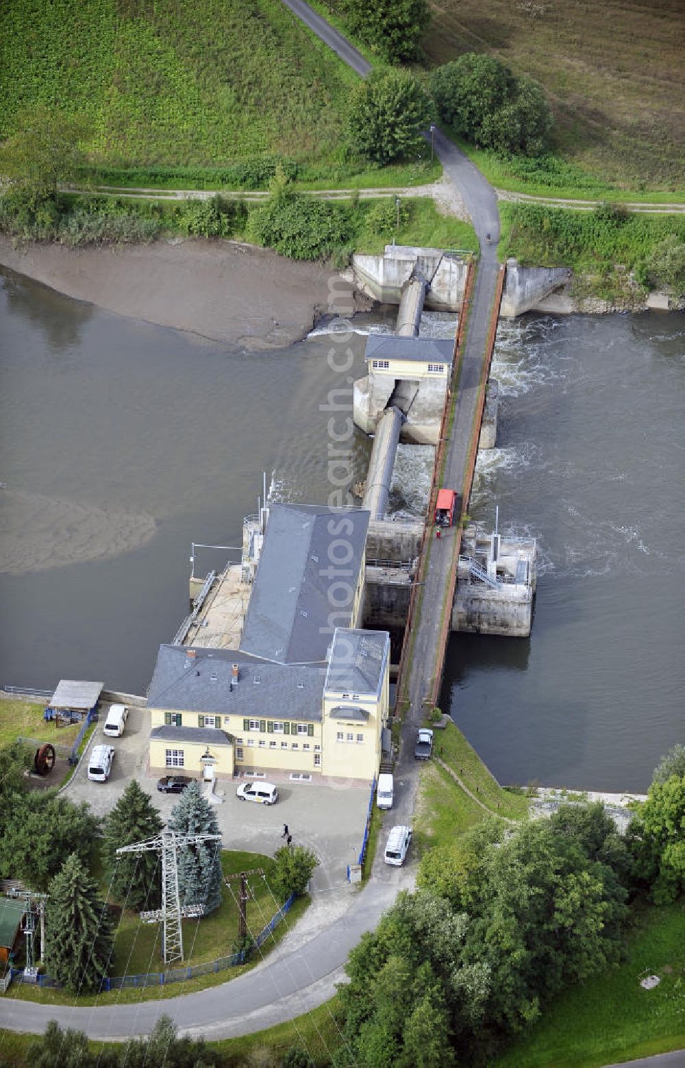 Krauthausen from above - Das Wasserkraftwerk über die Werra im Ortsteil Pferdsdorf-Spichra. Das Kraftwerk wurde von 1923 bis 1925 erbaut und nach 14 Jahren Pause seit 1998 wieder durch die E.ON.Thüriner Energie betrieben. The hydropower plant across the Werra River near the district Pferdsdorf-Spichra.