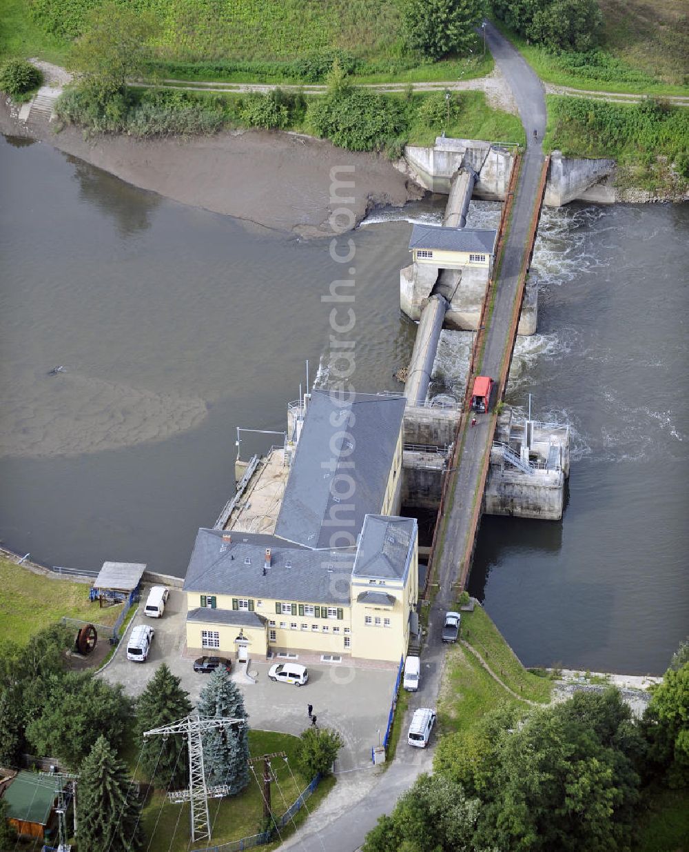 Krauthausen from the bird's eye view: Das Wasserkraftwerk über die Werra im Ortsteil Pferdsdorf-Spichra. Das Kraftwerk wurde von 1923 bis 1925 erbaut und nach 14 Jahren Pause seit 1998 wieder durch die E.ON.Thüriner Energie betrieben. The hydropower plant across the Werra River near the district Pferdsdorf-Spichra.